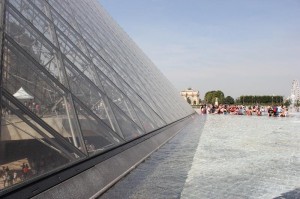 louvre Glaspyramide am Louvre